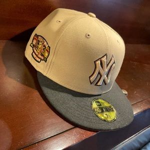 Brand new subway series new era. Nice tan color with unique features.